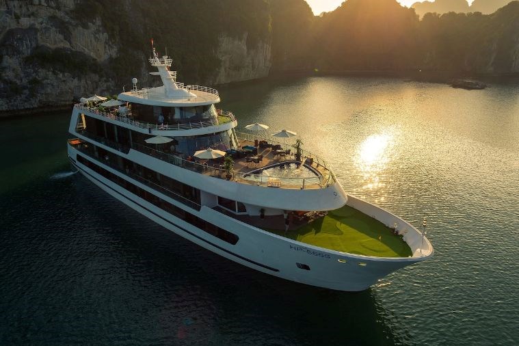 Du thuyền Stellar Of The Sea Hạ Long 